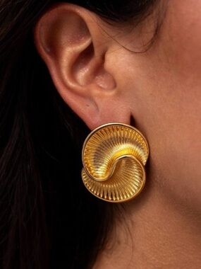 Elegant Gold Spiral Earrings